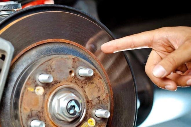 Hệ thống phanh là bộ phận an toàn sống còn trên xe ôtô, nhưng lại dễ hư hỏng nếu tài xế có thói quen xấu hoặc bảo dưỡng không đúng cách, thiếu kiểm tra định kỳ. Ảnh: Nguyễn Tuấn