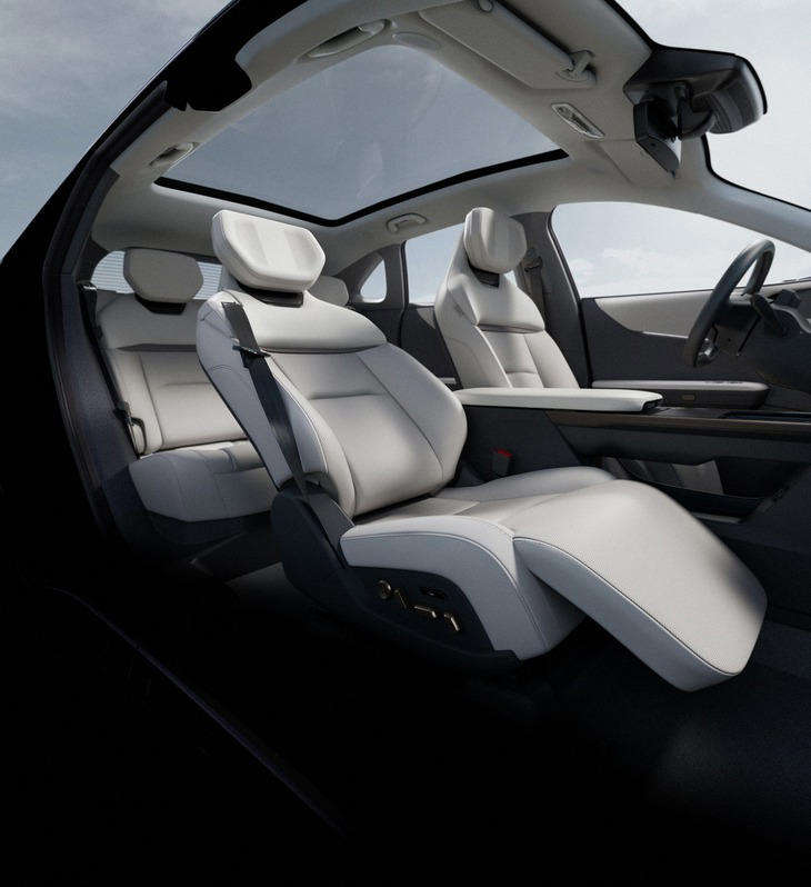 Một số trang bị khác được công bố cho Mazda CX-6e bao gồm ghế sưởi/thông gió ở cả 2 hàng ghế, dàn âm thanh 23 loa, cửa sổ trời toàn cảnh, 20 ngăn chứa đồ - Ảnh: Mazda