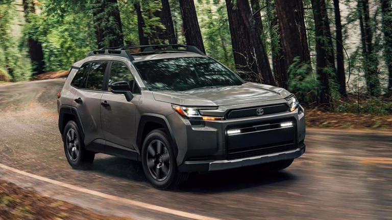 Toyota RAV4 sẽ loại bỏ hẳn tùy chọn động cơ đốt trong độc lập