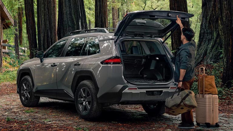 Toyota RAV4 sẽ loại bỏ hẳn tùy chọn động cơ đốt trong độc lập