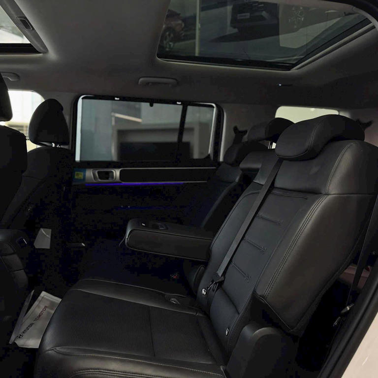 Tin tức giá xe: Hyundai Santa Fe giảm giá tới 145 triệu đồng tại đại lý
