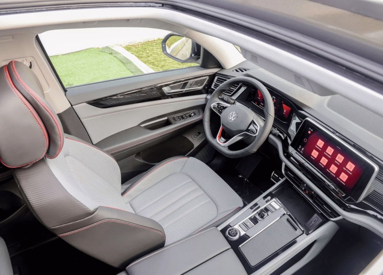 Volkswagen Teramont X Platinum SUV 2.0 TSI Turbo hộp số tự động DSG 7 cấp
