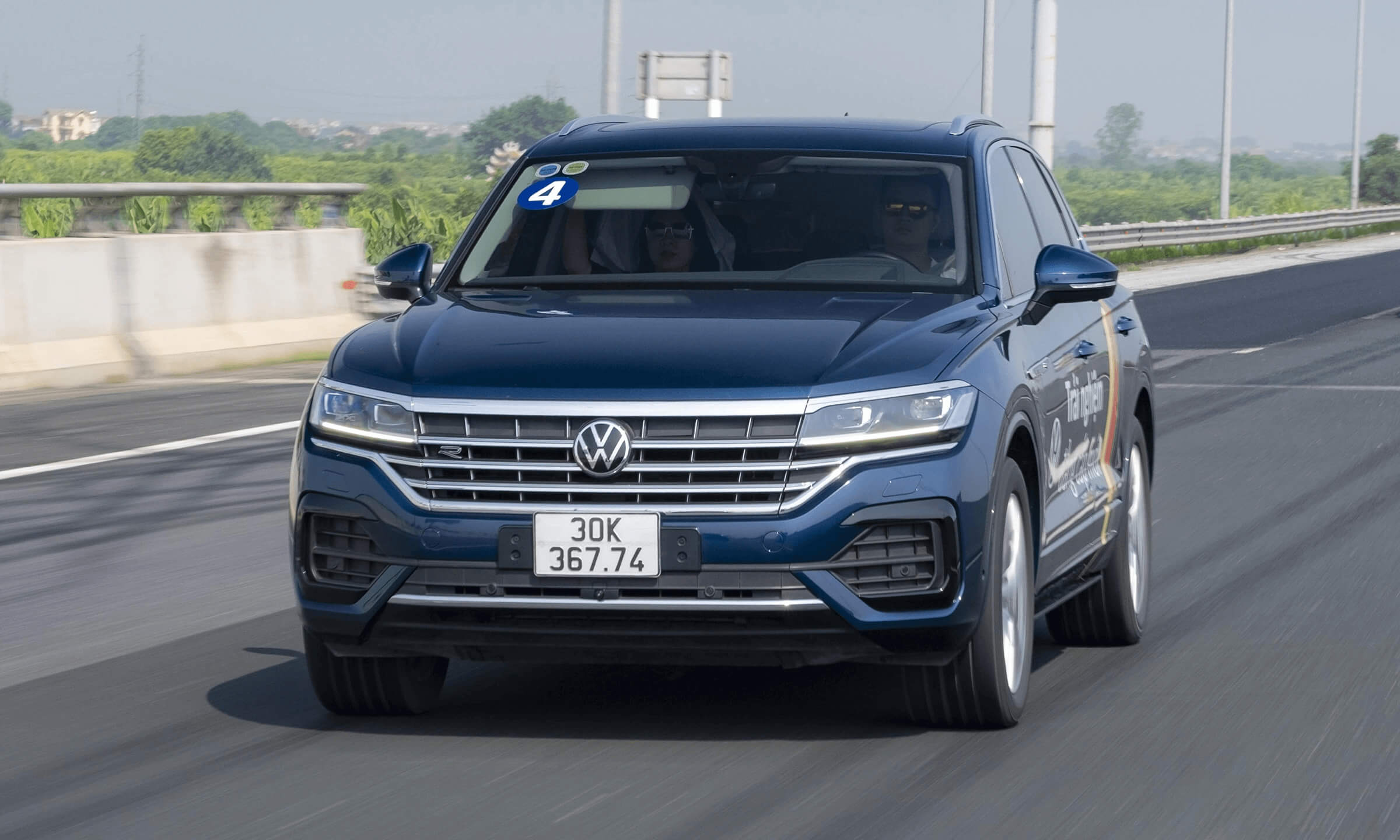 Volkswagen Touareg Luxury SUV 2.0 TSI Turbo Hộp số tự động 8 cấp AT