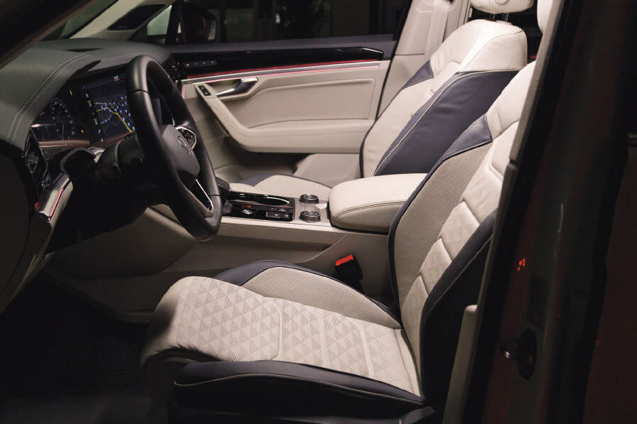 Volkswagen Touareg Luxury SUV 2.0 TSI Turbo Hộp số tự động 8 cấp AT
