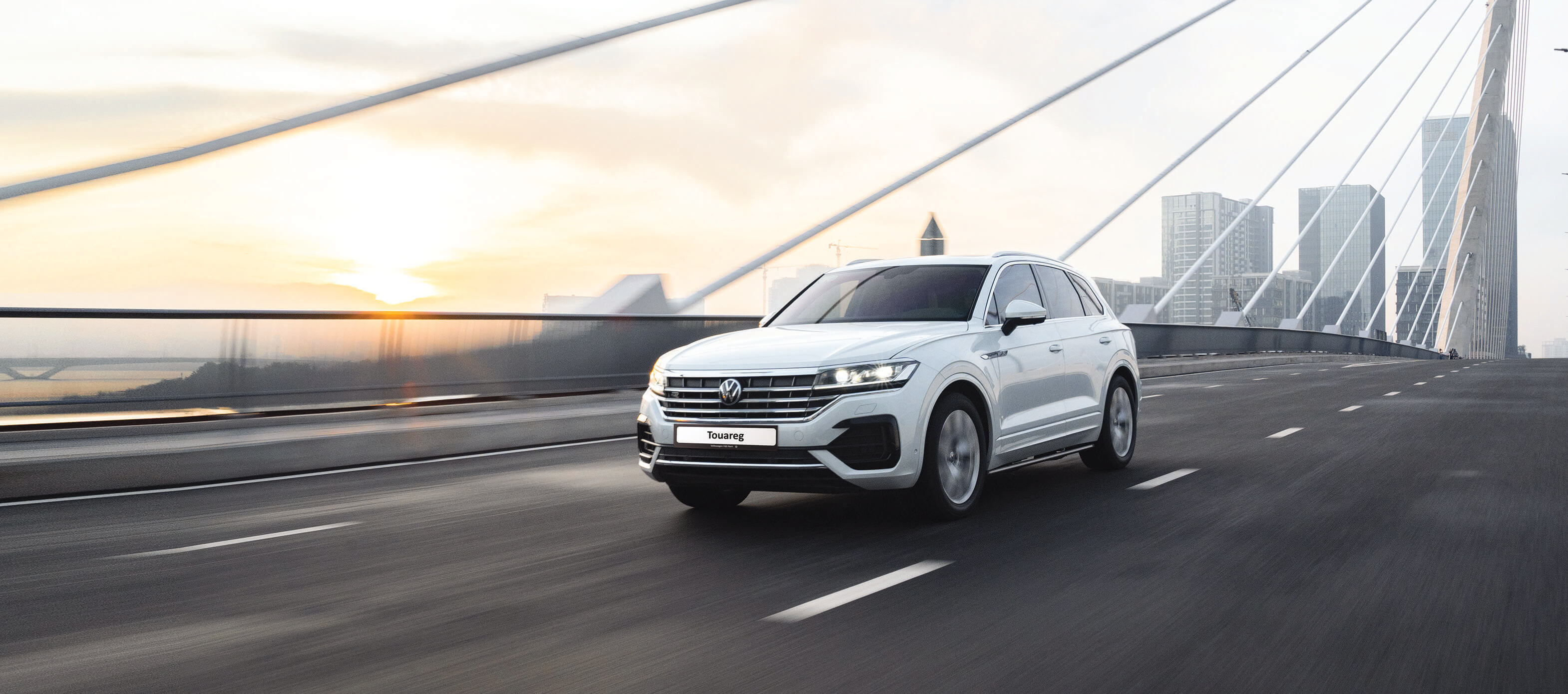 Volkswagen Touareg Luxury SUV 2.0 TSI Turbo Hộp số tự động 8 cấp AT