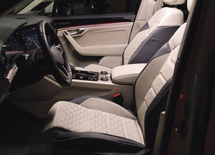 Volkswagen Touareg Luxury SUV 2.0 TSI Turbo Hộp số tự động 8 cấp AT