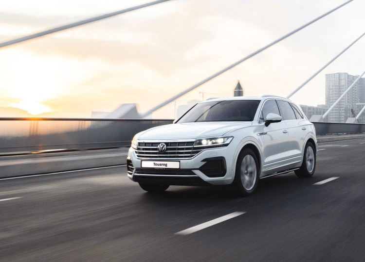 Volkswagen Touareg Luxury SUV 2.0 TSI Turbo Hộp số tự động 8 cấp AT