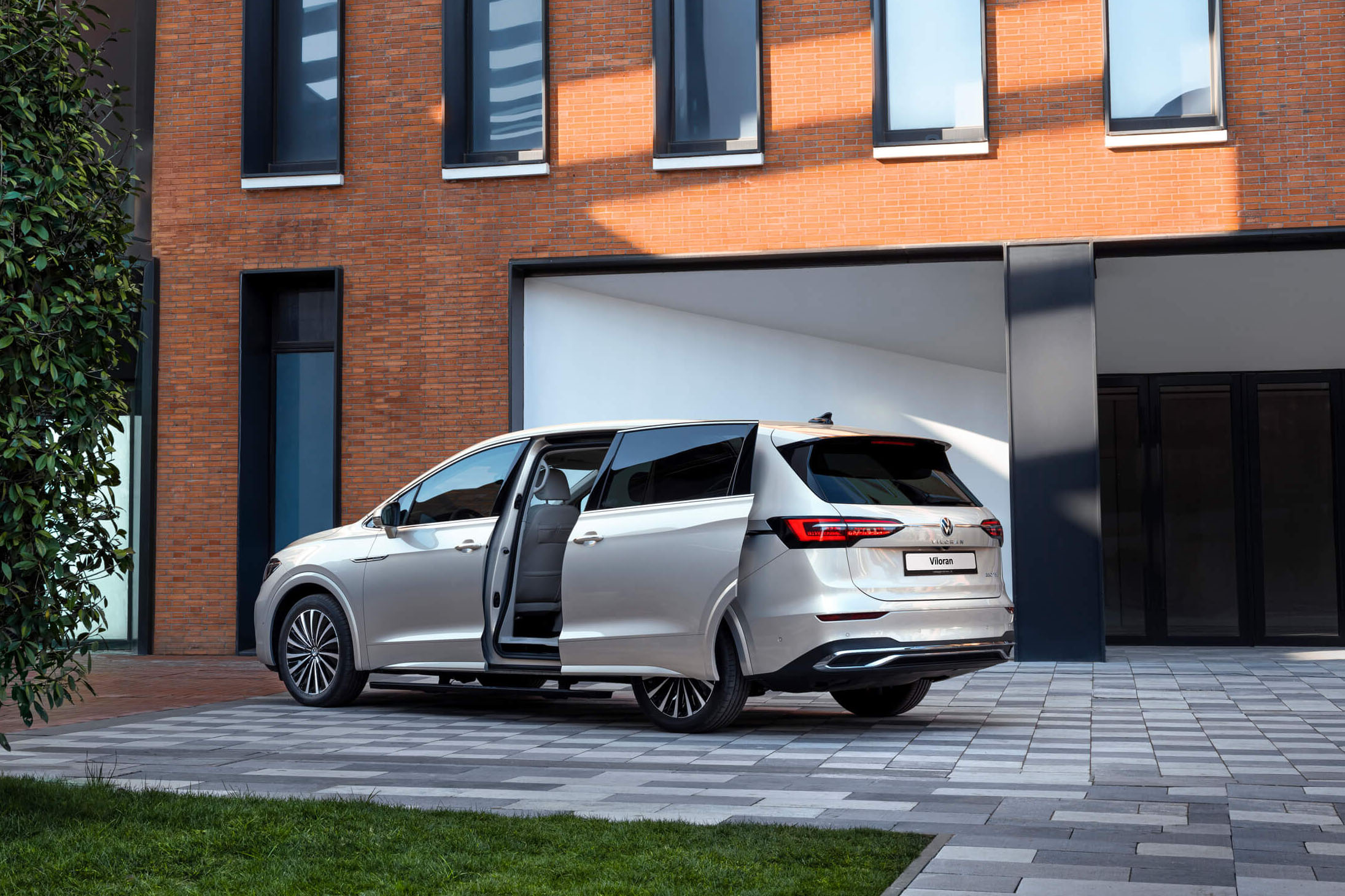 Volkswagen Viloran Luxury MPV 2.0L TSI - hộp số ly hợp kép DSG 7 cấp