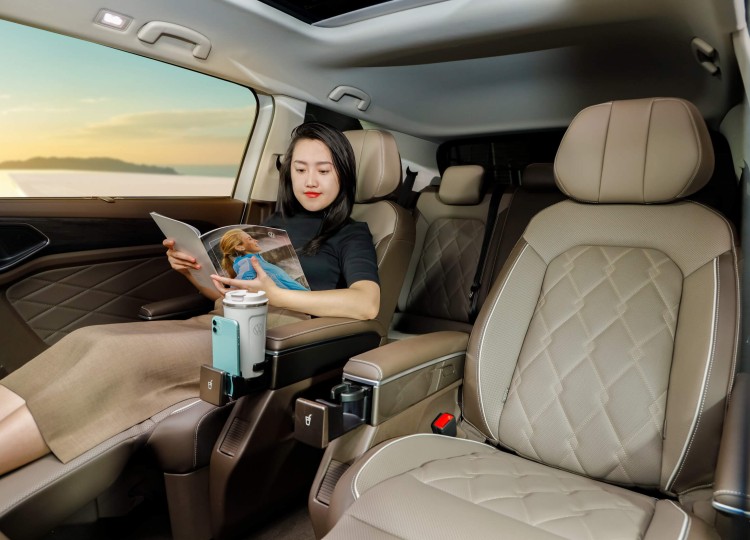 Volkswagen Viloran Luxury MPV 2.0L TSI - hộp số ly hợp kép DSG 7 cấp
