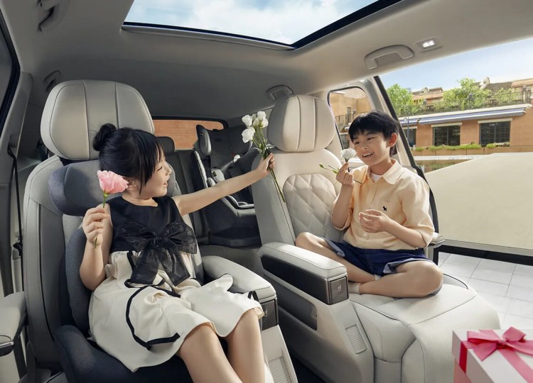 Volkswagen Viloran Luxury MPV 2.0L TSI - hộp số ly hợp kép DSG 7 cấp