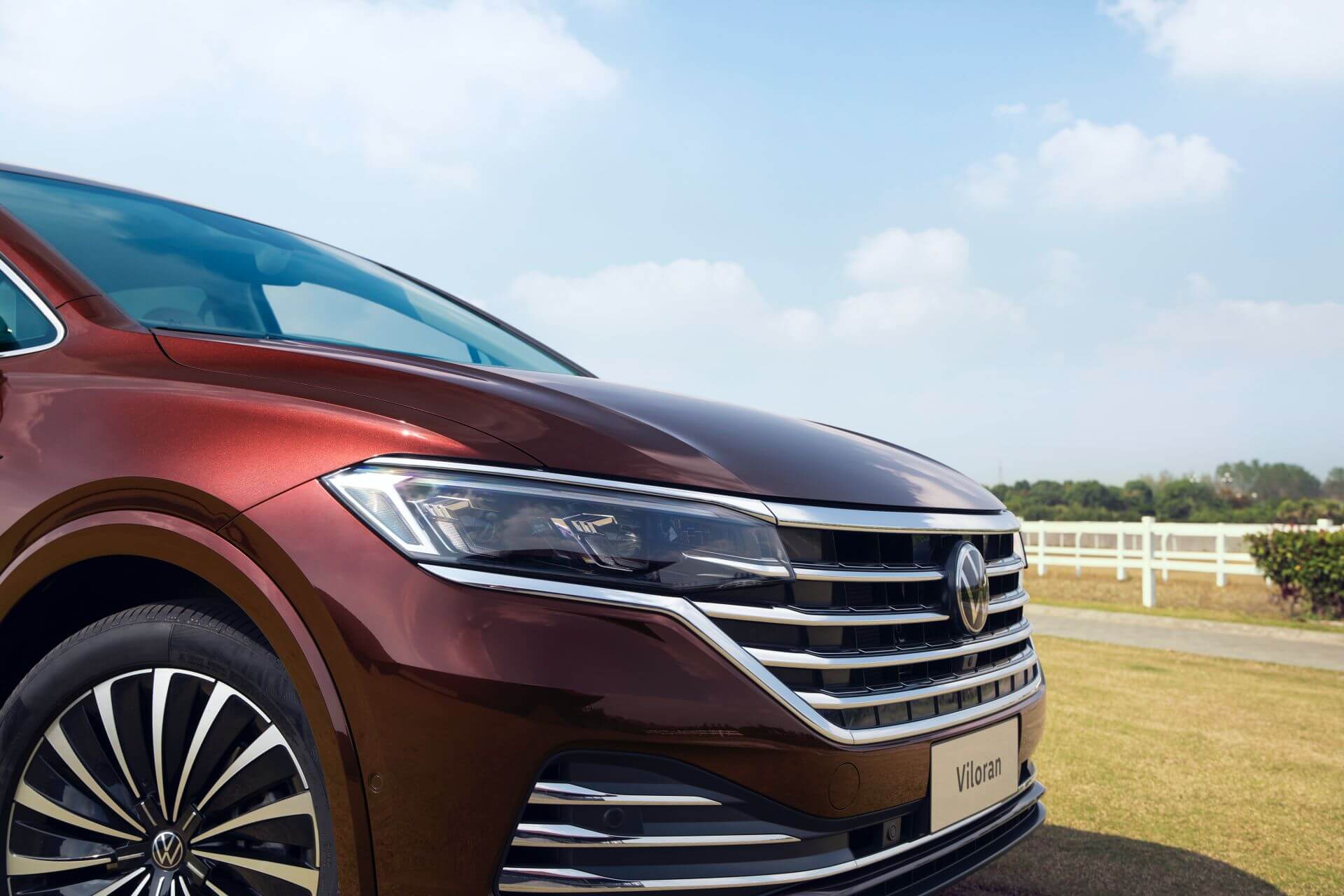 Volkswagen Viloran Luxury MPV 2.0L TSI - hộp số ly hợp kép DSG 7 cấp