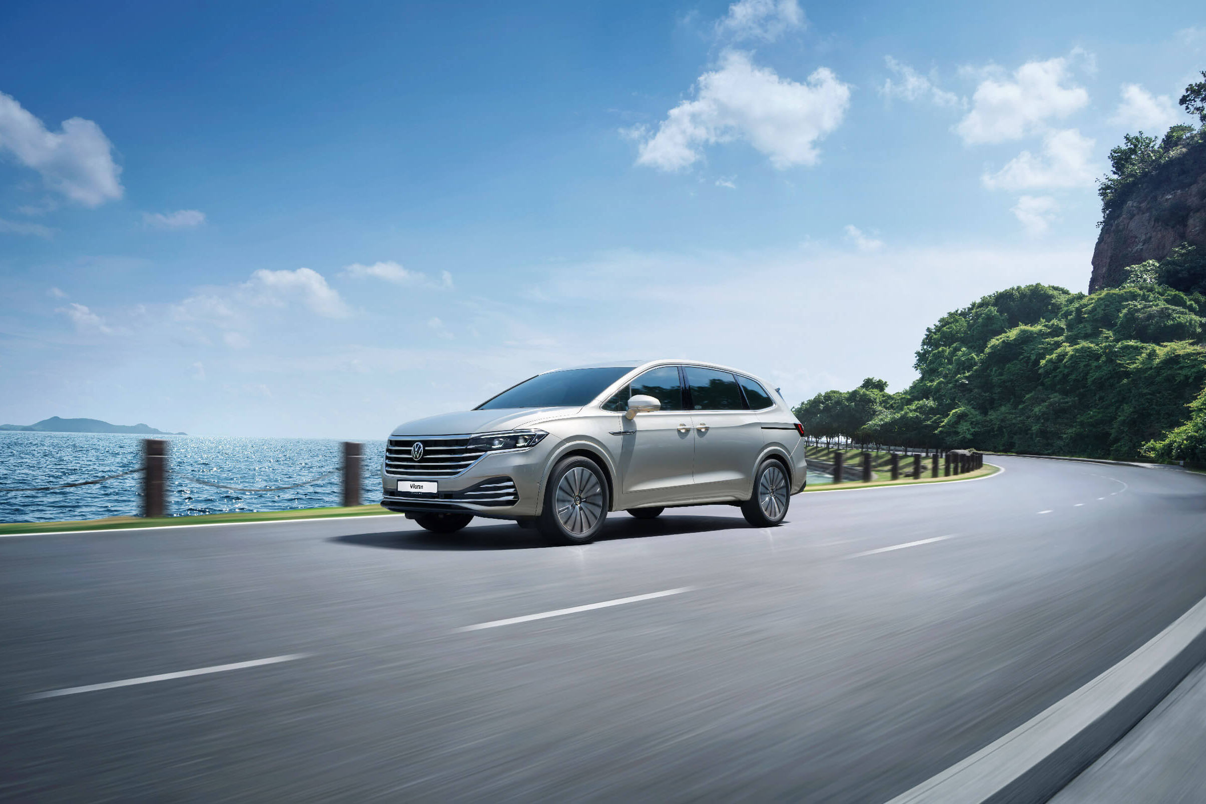 Volkswagen Viloran Luxury MPV 2.0L TSI - hộp số ly hợp kép DSG 7 cấp
